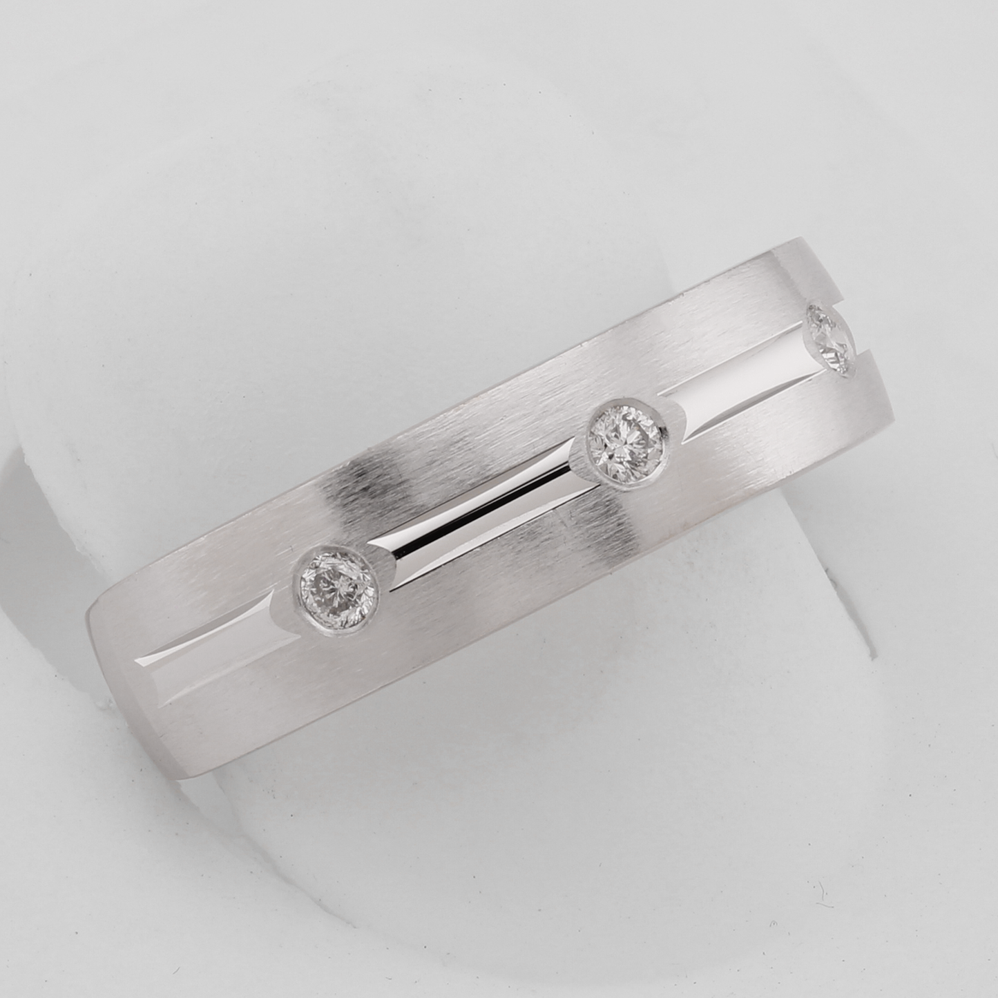 14k White Gold Brushed 3-Diamond Tapered Wedding Band