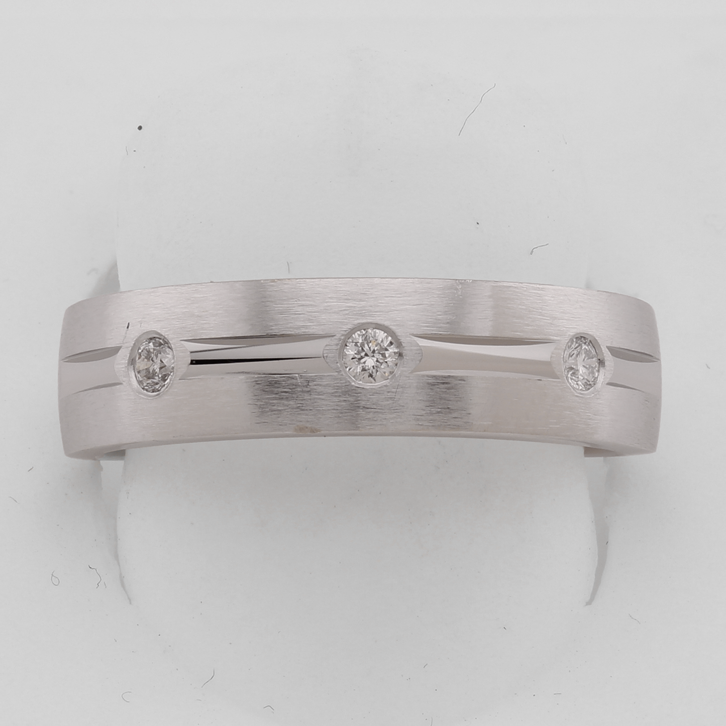 14k White Gold Brushed 3-Diamond Tapered Wedding Band