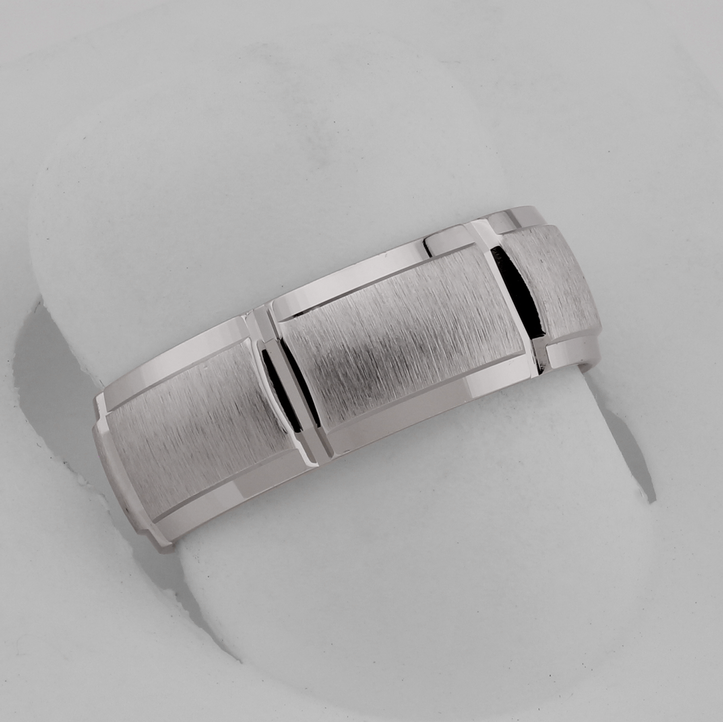 14k White Gold Polished & Brushed Beveled Wedding Band w/Vertical Grooves