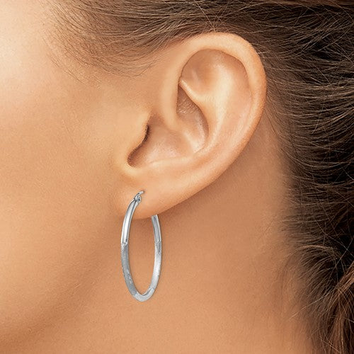 14k White Gold Diamond-Cut 2mm Round Hoop Earrings 30 mm x 30 mm